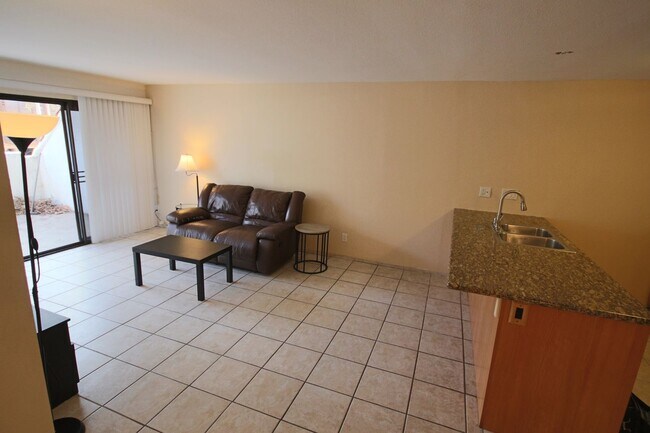 Building Photo - Best Priced 2 Bedroom Condo in the Heart of UTC