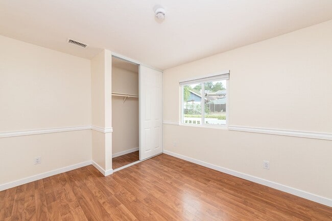 Building Photo - 3bd/2ba Single Story Vista Home With A/C