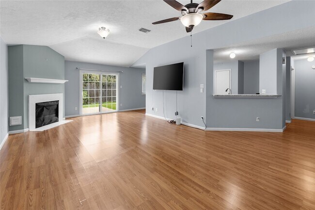 Building Photo - 1735 Oak Ridge Dr