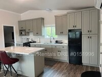 Building Photo - Granny unit- spacious, gorgeous - NWSR!
