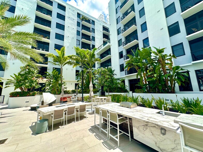 Building Photo - 1910 NW 1st Pl