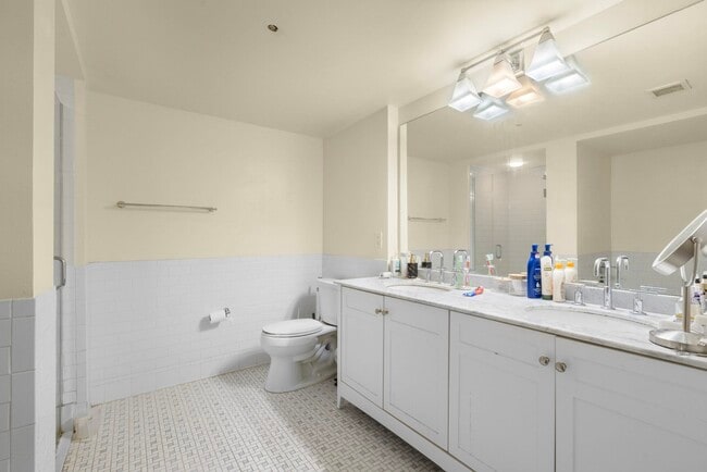 Building Photo - 700 Grove St