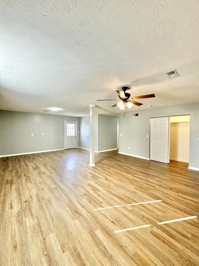 Building Photo - 112 Anderson Ct