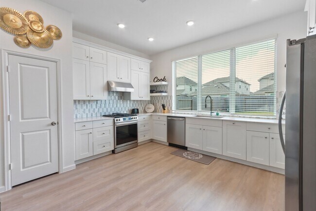 Building Photo - 15023 Marston Grv Dr