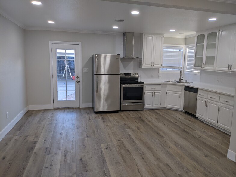 Building Photo - 3318 W 157th St