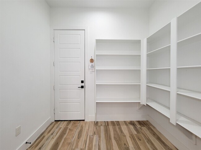 Building Photo - 5019 Creekmont Dr