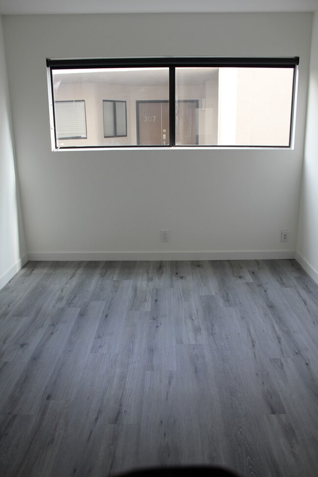 DOWNSTAIRS BEDROOM - 723 Westmount Dr