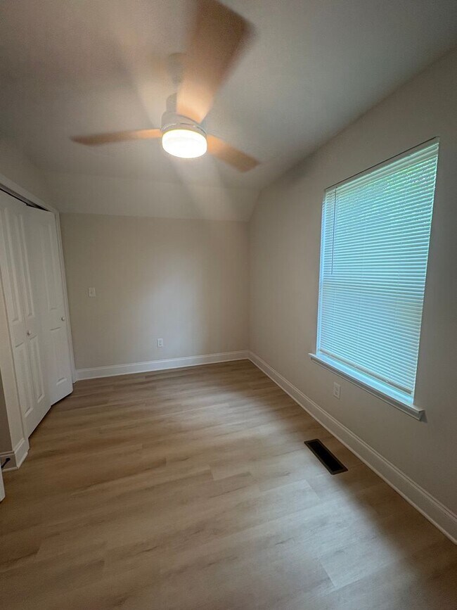 Building Photo - 3 Bedroom 2.5 Bath House
