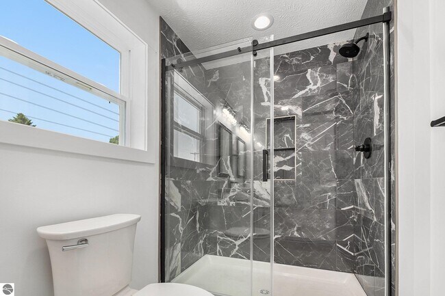 Building Photo - 4712 Owl View Dr