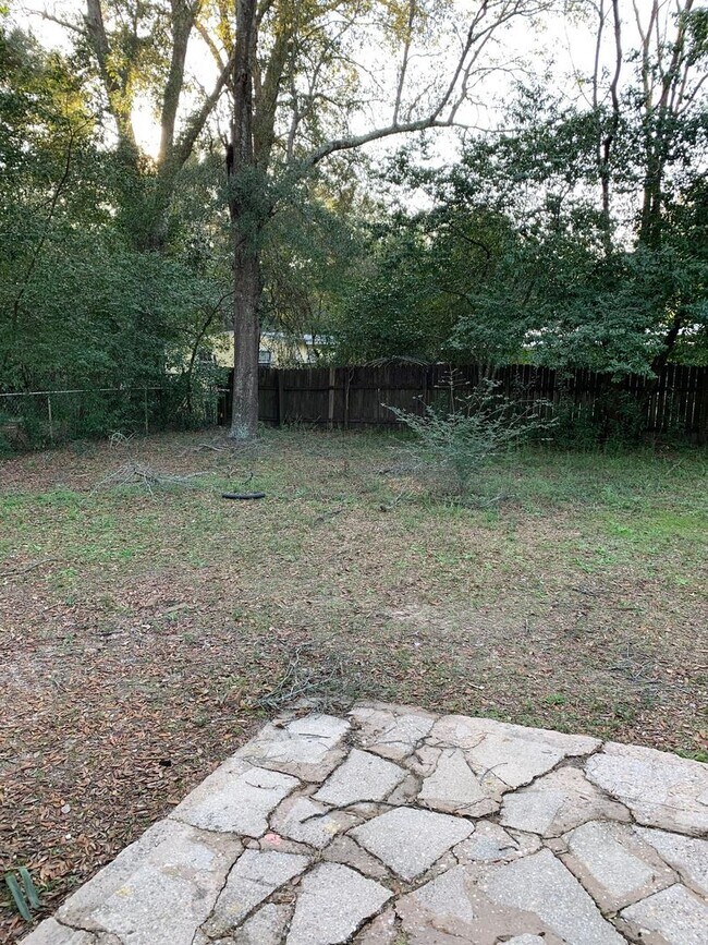 Building Photo - 6139 Syrcle Ave