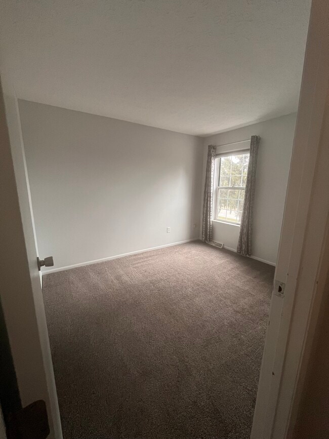 2nd bedroom - 1172 Worthington Woods Blvd