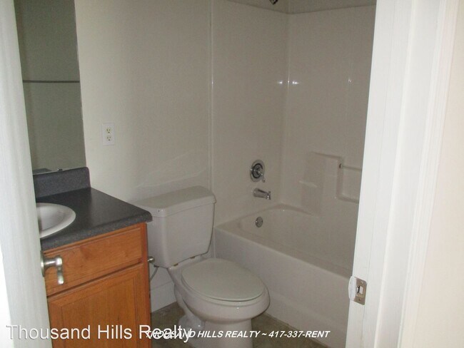 Building Photo - 3 br, 2 bath House - 2952 Vinyards Parkway #1