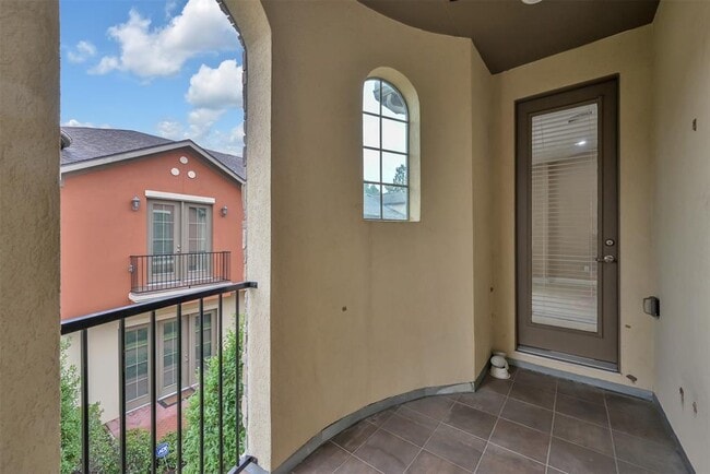 Building Photo - 14546 San Pietro Dr