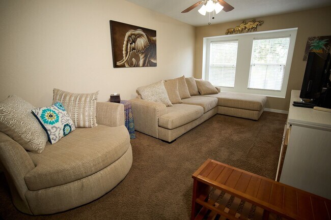 Building Photo - Turnkey Furnished Townhome