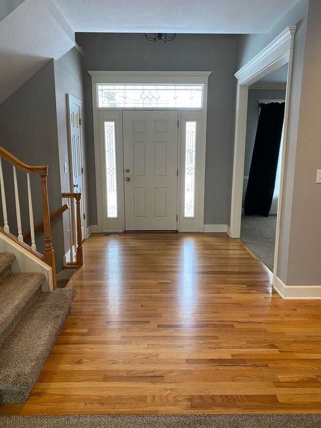 Building Photo - Wonderful Fox Chase home with fantastic spacious floor plan.