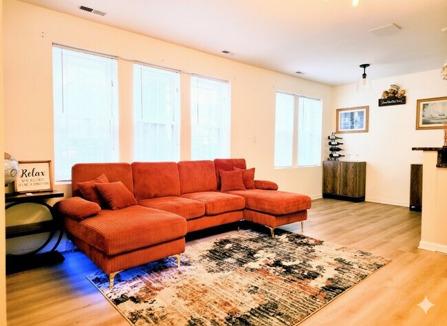 Building Photo - 4427 N Lawndale Ave