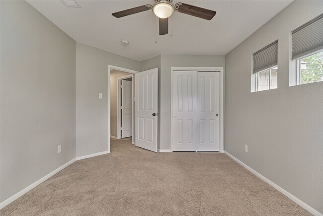 Building Photo - 25 Scarlet Woods Ct