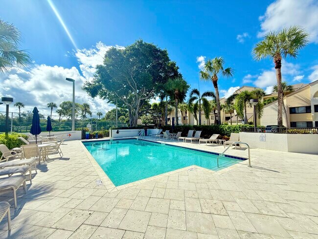 Building Photo - 811 Oak Harbour Dr