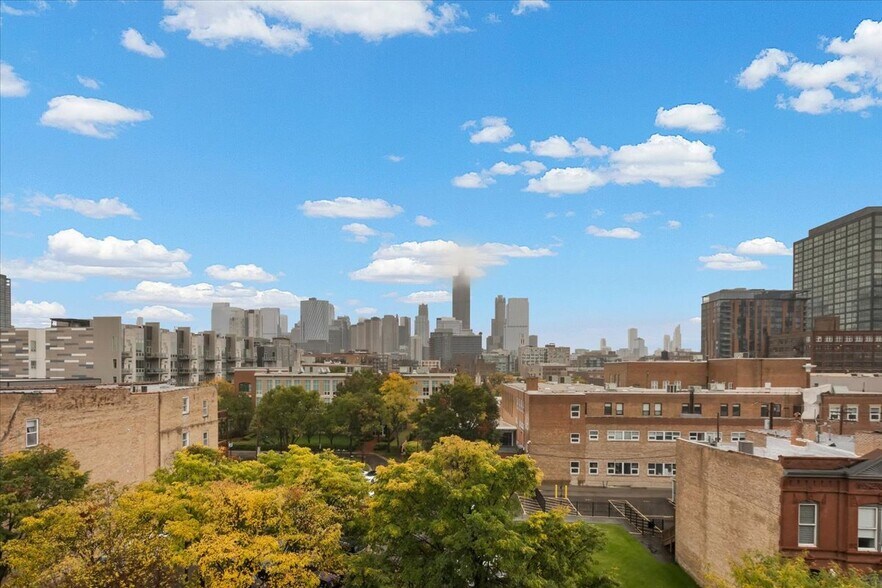 Primary Photo - 222 S Racine Ave