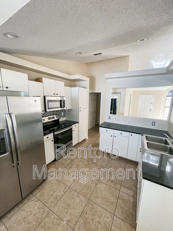 Building Photo - 5604 35th Ct E