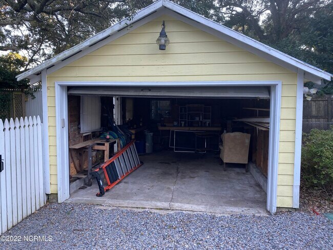 Building Photo - 314 Friendly Ln