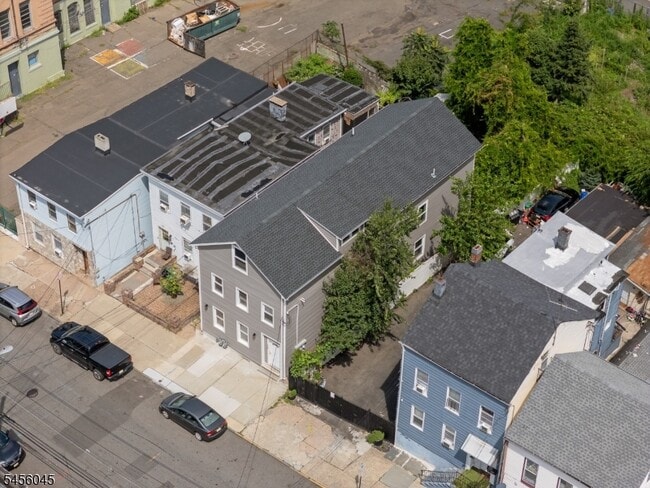 Building Photo - 113 Marshall St