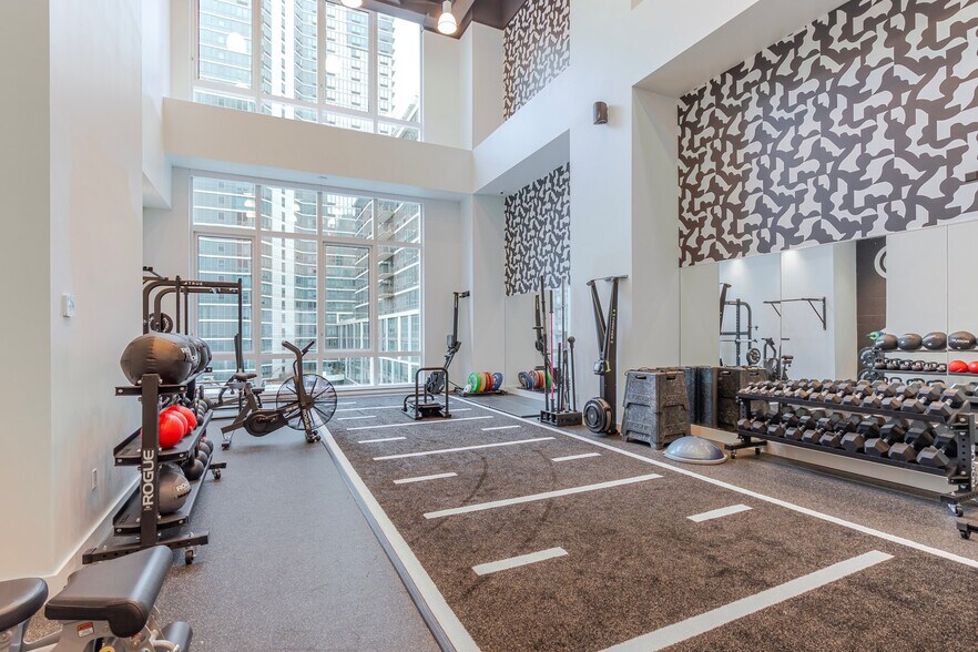 Building Photo - 27-01 Jackson Ave