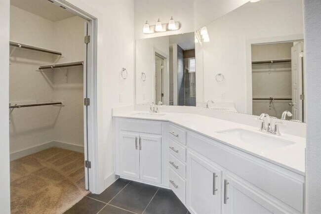 Building Photo - 5910 Rubicon Run