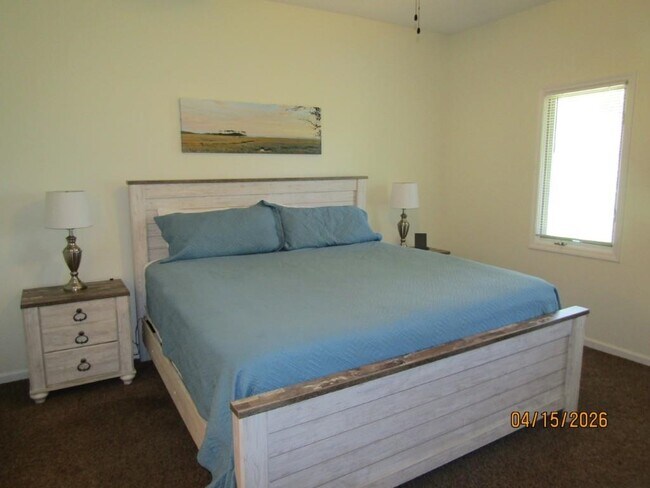 Building Photo - 1221 Lake Dr