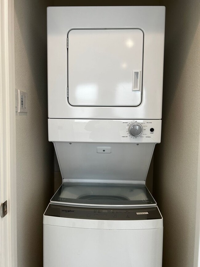 Building Photo - 1 BED 1 BATH JR ADU 2 months Free rent is applied to the 2nd month and the last month.