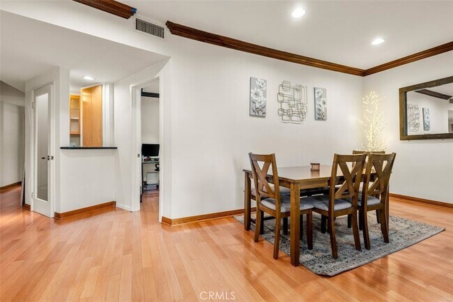 Building Photo - 450 N Oakhurst Dr