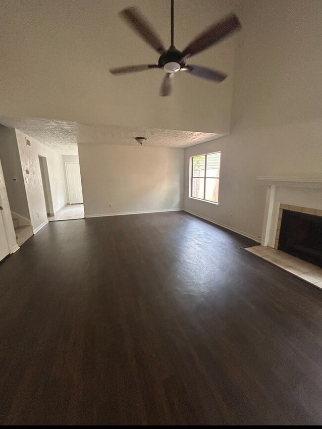 Building Photo - 194 Timber Mill St