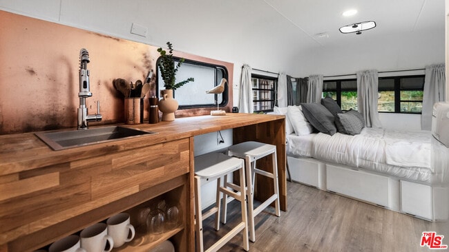 Building Photo - 272 N Topanga Canyon Blvd