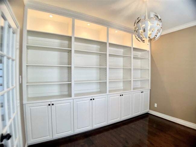 Building Photo - 8431 Big Bend Dr