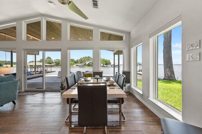 Building Photo - 1012 Chestnut Dr