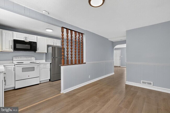 Building Photo - 153 W 21st St