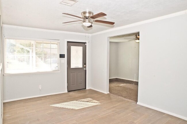 Building Photo - 216 S Bristow Ave