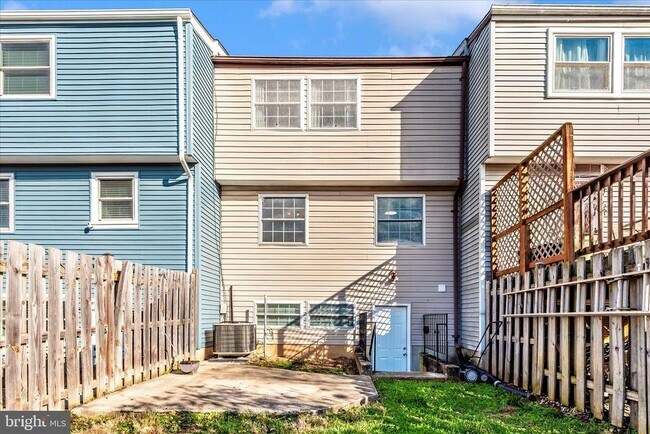 Building Photo - 7167 Glenmeadow Ct