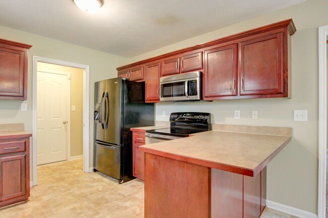 Building Photo - Fresh and Clean 3 bed 2 bath with Bonus.