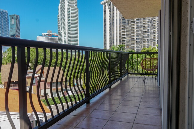 Building Photo - 1918 Brickell Ave