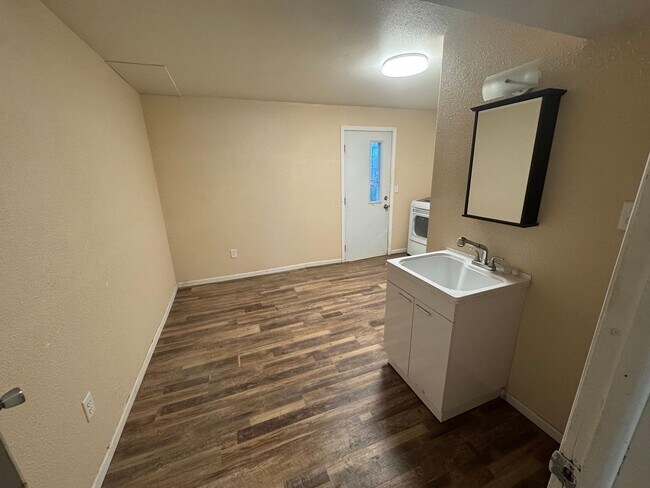 Building Photo - 1109 N18th Triplex