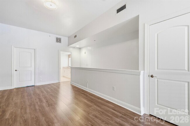 Building Photo - 701 Royal Ct