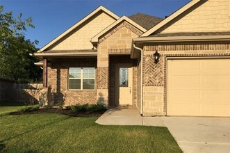 Building Photo - 8 Pleasant Valley