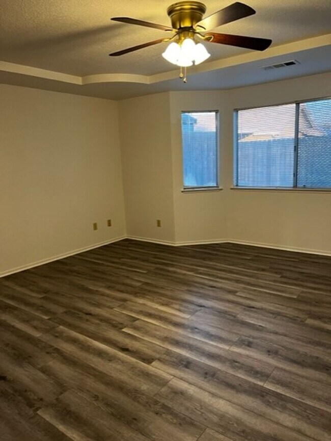 Building Photo - 600 Tuohy St