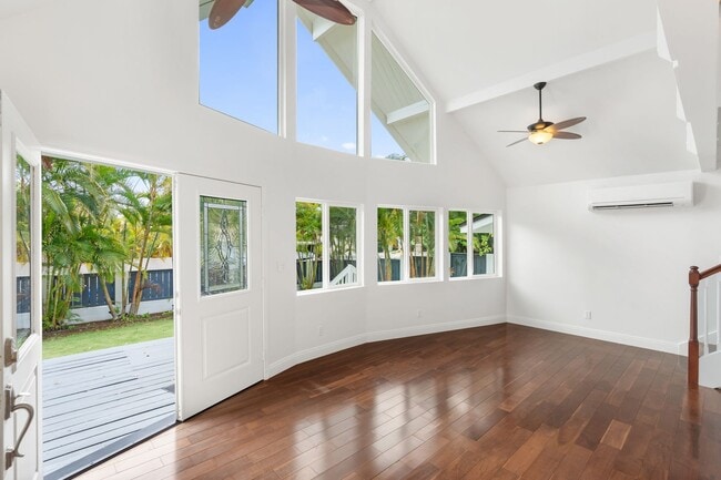 Building Photo - Kahala Home 5 bedroom 4 bath with Large Yard