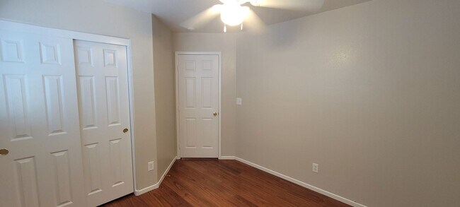 Building Photo - Executive Living Don't Miss Out 4 bdrm