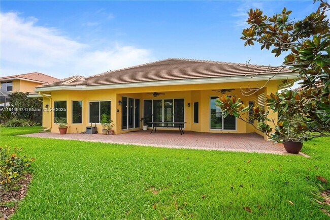 Building Photo - 720 Cypress Pointe Dr W