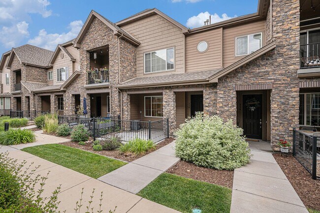 Building Photo - Stunningly Updated 3-Bedroom, 2-Bathroom T...