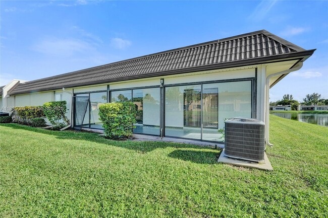 Building Photo - 125 Lake Paula Dr