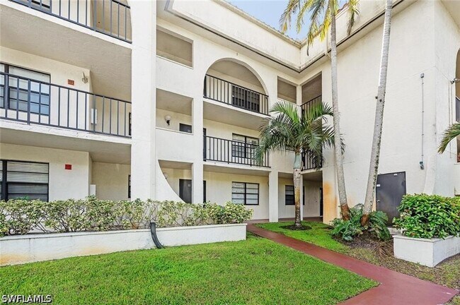 Building Photo - 700 Valley Stream Dr